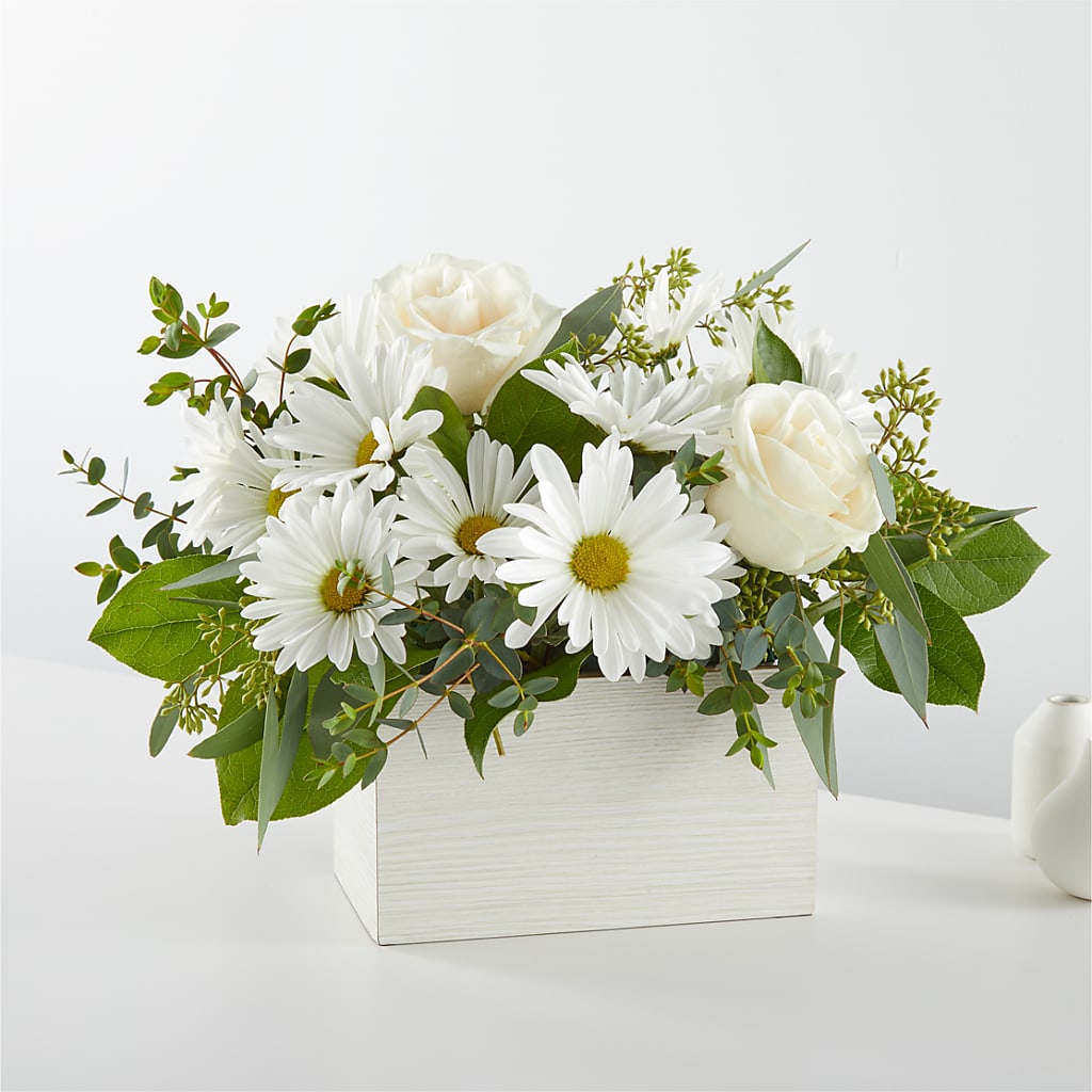 Fresh Linen Box Bouquet – Russ, Lincoln NE