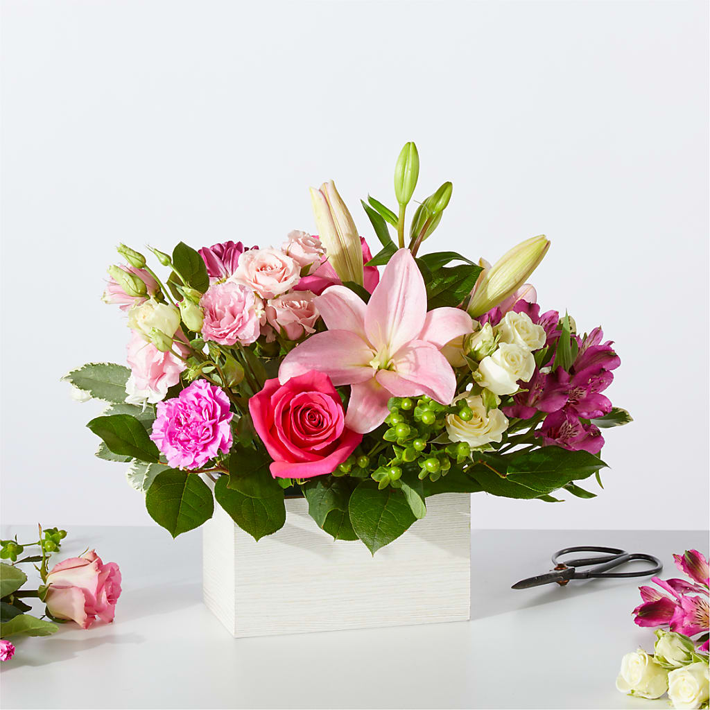 Sweetberry Box – A Florist Original – Russ, Lincoln NE