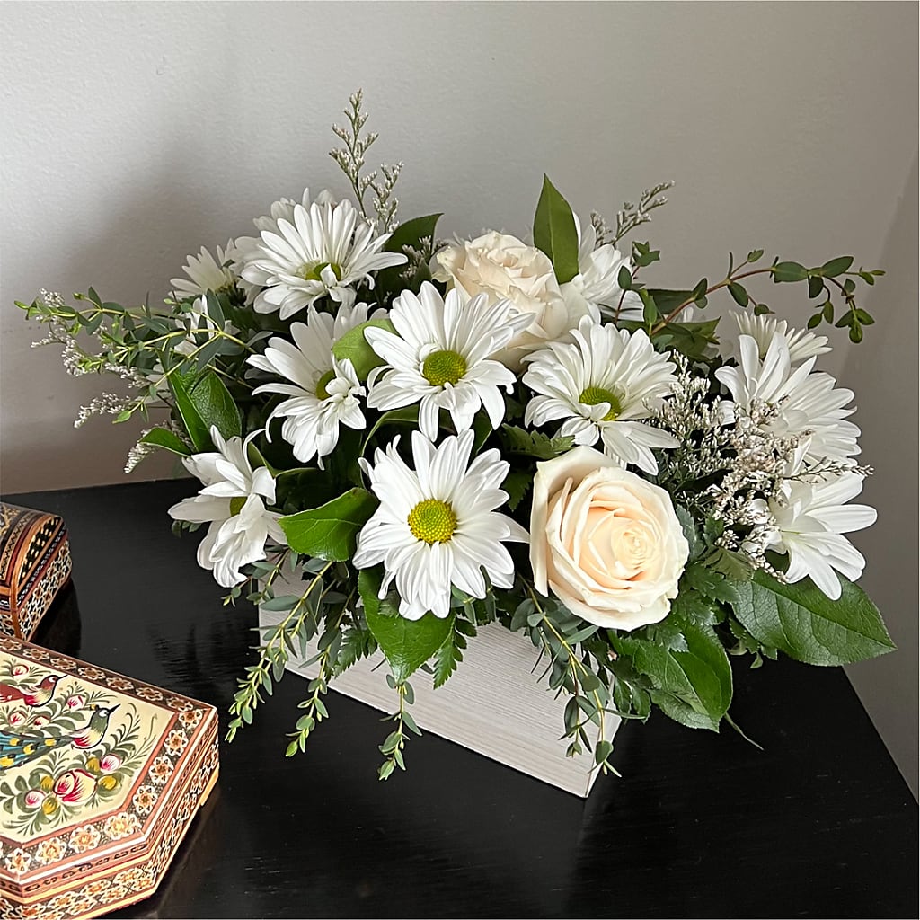 Fresh Linen Box Bouquet –  Russ, Lincoln NE