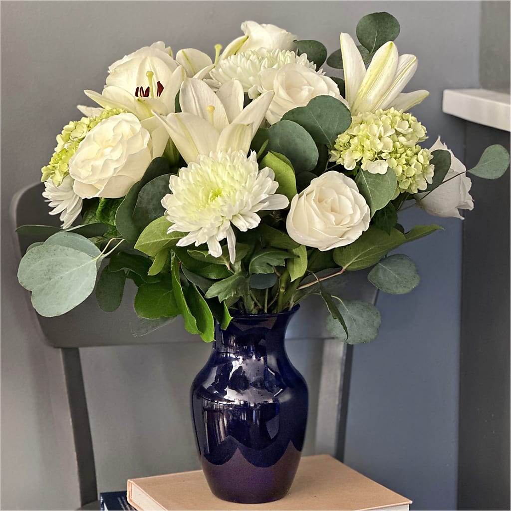 Snowy Dreams Bouquet –  Russ, Lincoln NE